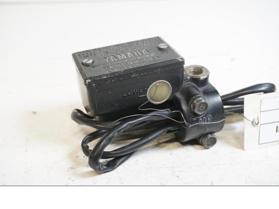 Framsidan på Bromshuvudcylinder från en Yamaha XTZ 750 -1989 motorcykel.