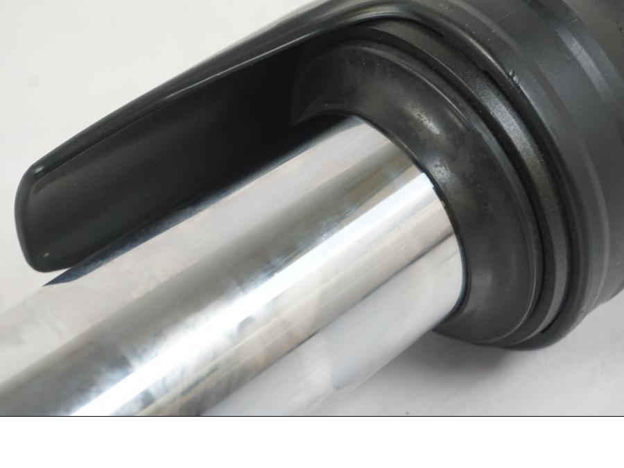 Snett uppifrån på Gaffelben från en Yamaha MT-07 -2019 motorcykel.