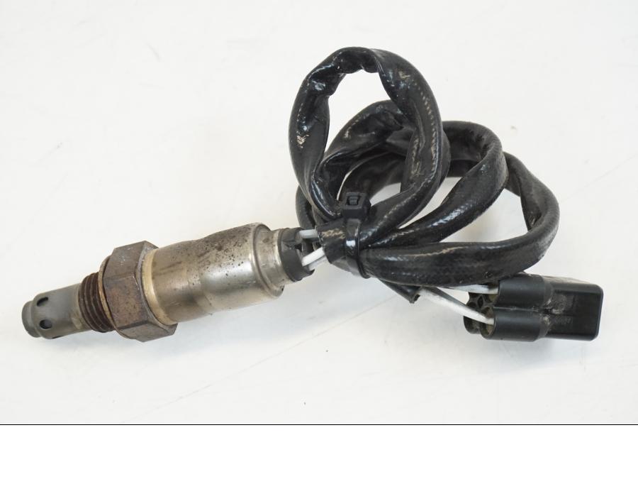 Snett uppifrån på Lambdasond från en Ducati Streetfighter V4 -2020 motorcykel.