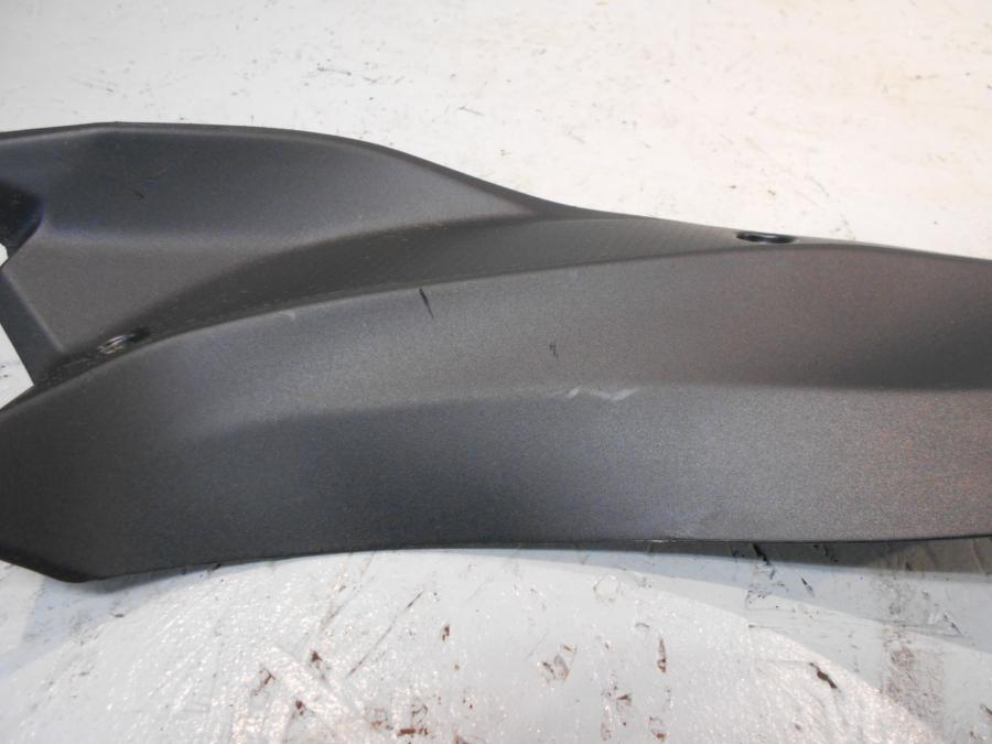 Höger sida på Toppkåpsinsida från en Kawasaki Ninja H2 -2018 motorcykel.