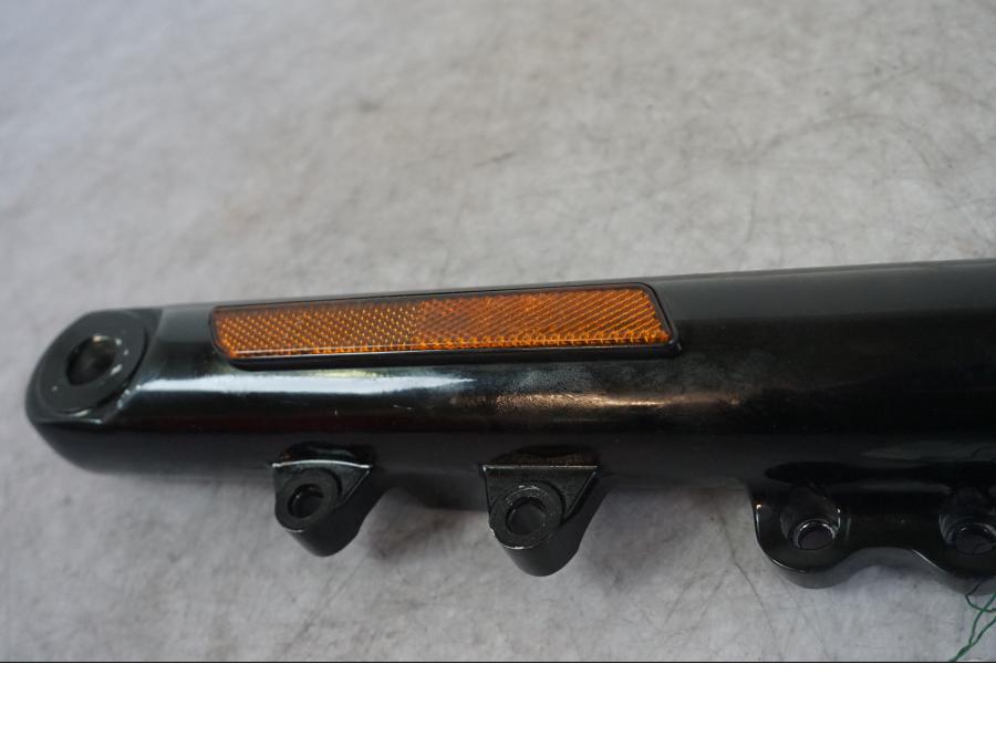 Höger sida på Gaffelben från en H-D Dyna Fat Bob FXDF -2010 motorcykel.