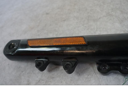 Höger sida på Gaffelben från en H-D Dyna Fat Bob FXDF -2010 motorcykel.