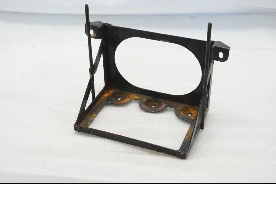 Framsidan på Batterihållare från en BMW R 90 -1975 motorcykel.