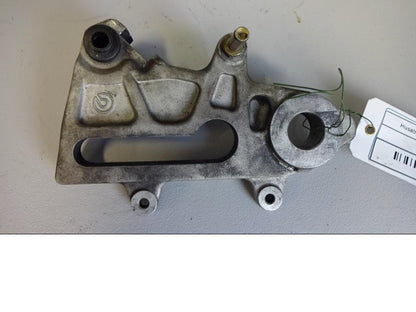 Framsidan på Bromsoksfäste från en Husaberg FE 02 -2004 motorcykel.