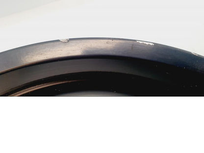 Vänster sida på Fälg från en Ducati Monster 696 -2008 motorcykel.