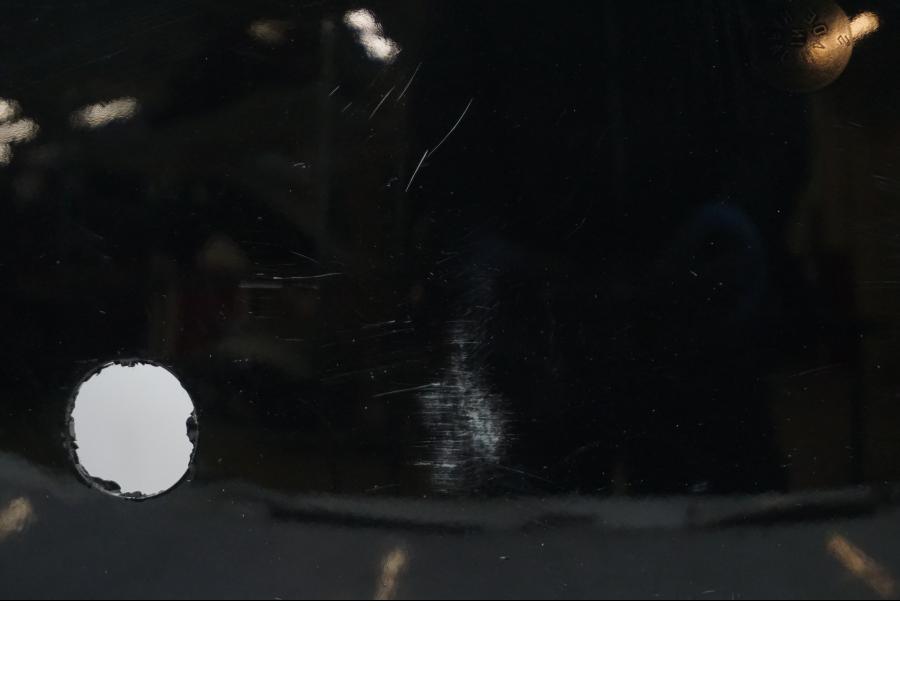 Extrabild4 på <p>Bakskärm från Suzuki VL 800 2007.</p>

<p>Två sprickor i bakkant, repor och mindre slitage av lack finns se bilder.</p> motorcykel.