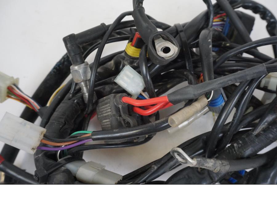 Snett uppifrån på Kabelstam från en AJP PR7 -2021 motorcykel.