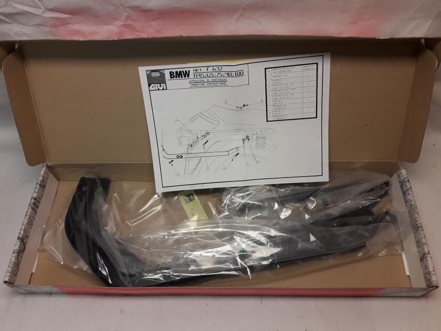 Framsidan på Topboxfäste från en BMW R 90 -2010 motorcykel.