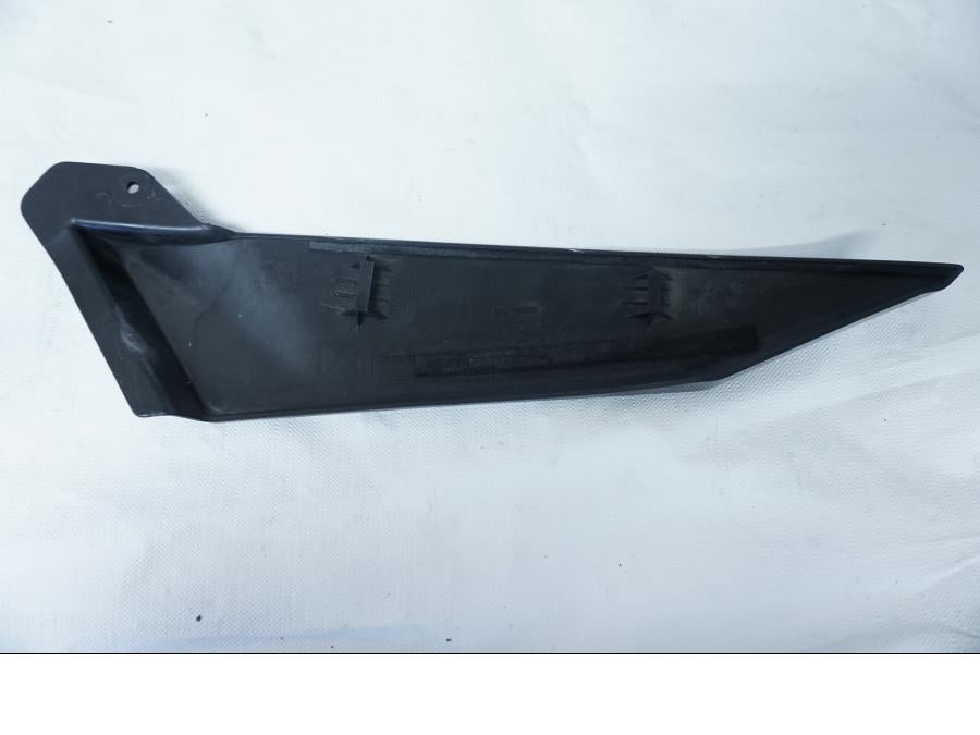 Baksidan på Bensintankskåpa från en Yamaha YZF 1000 R1 -2002 motorcykel.