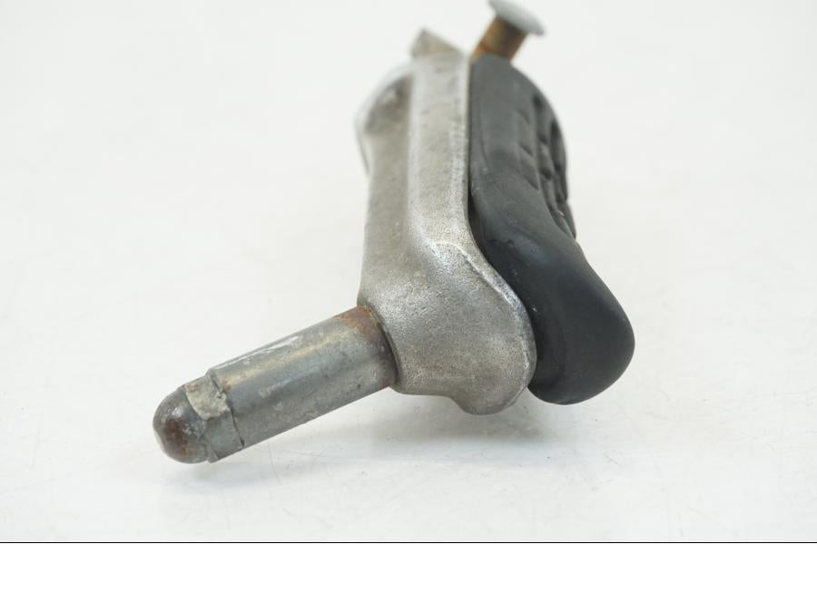 Snett nerifrån på Fotpinne från en Honda NSR 125 -1991 motorcykel.