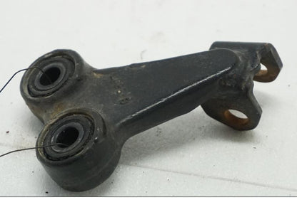 Baksidan på Fotpinnefäste från en Suzuki DR 650 -1996 motorcykel.