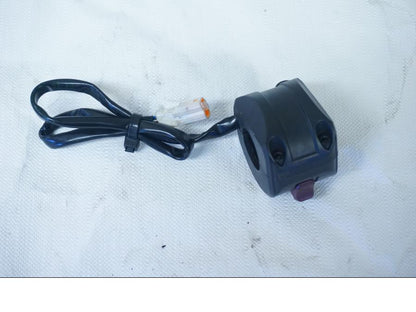 Baksidan på Styrelreglage från en Ducati 899 Panigale -2015 motorcykel.