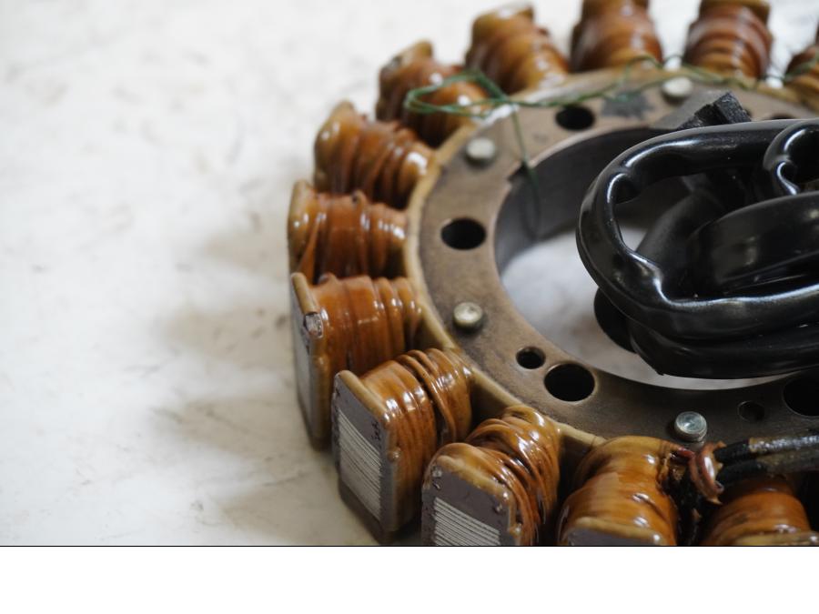 Baksidan på Generator från en Honda XL 600 V -1993 motorcykel.