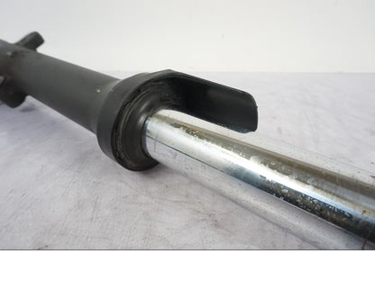 Snett uppifrån på Gaffelben från en Kawasaki ER-6N -2008 motorcykel.