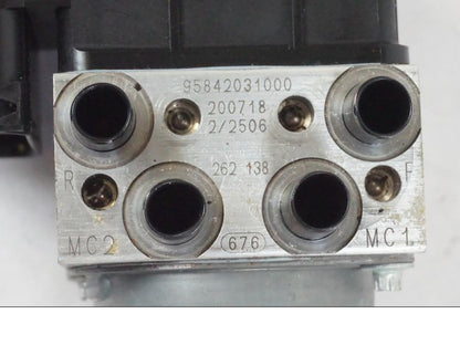 Höger sida på ABS Modulator från en KTM 390 Adventure -2021 motorcykel.