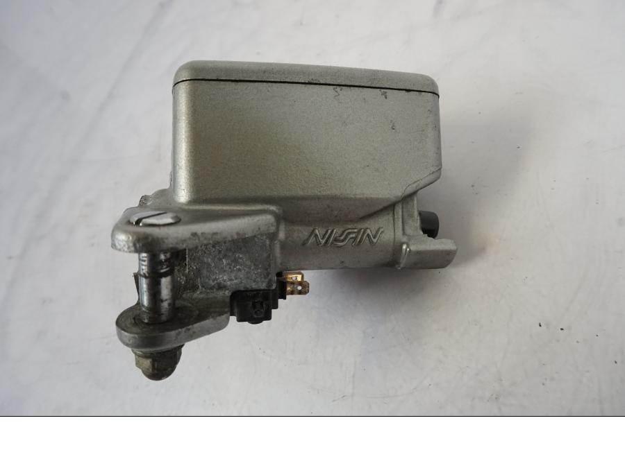 Baksidan på Bromshuvudcylinder från en Honda VFR 750 -1994 motorcykel.