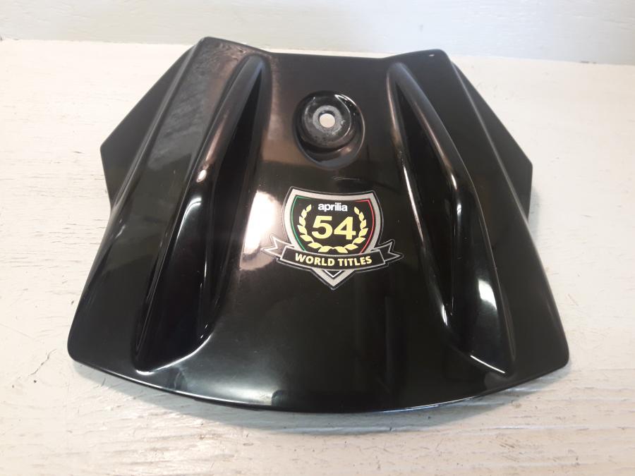 Framsidan på Bensintankskåpa från en Aprilia RS 125 -2017 motorcykel.