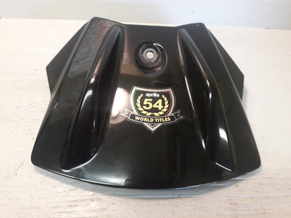 Framsidan på Bensintankskåpa från en Aprilia RS 125 -2017 motorcykel.