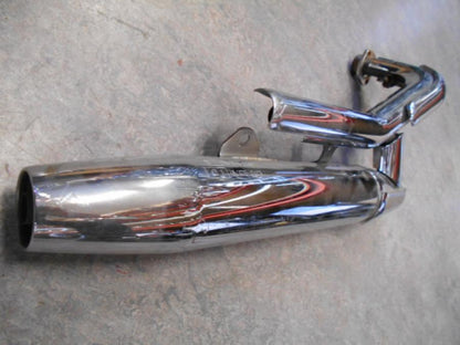 Baksidan på Ljuddämpare från en Yamaha XVS 650 -1997 motorcykel.