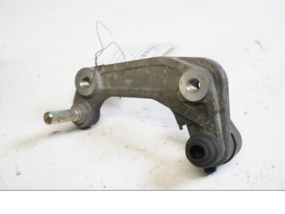 Framsidan på Bromsoksfäste från en Triumph Tiger 800 -2011 motorcykel.