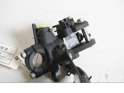 Vänster sida på Bromshuvudcylinder från en Kawasaki Z 1000 -2011 motorcykel.