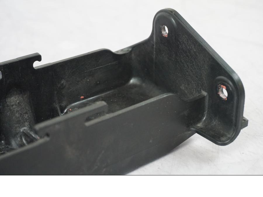 Vänster sida på Undertail från en Kawasaki ZX-6R -2011 motorcykel.