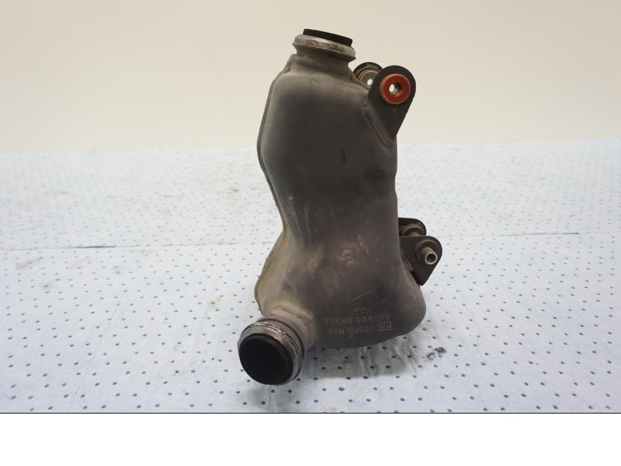 Framsidan på Mellanburk från en KTM 125 Duke -2017 motorcykel.