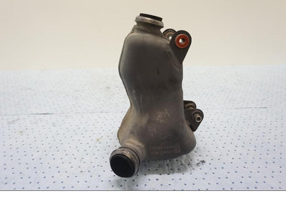 Framsidan på Mellanburk från en KTM 125 Duke -2017 motorcykel.