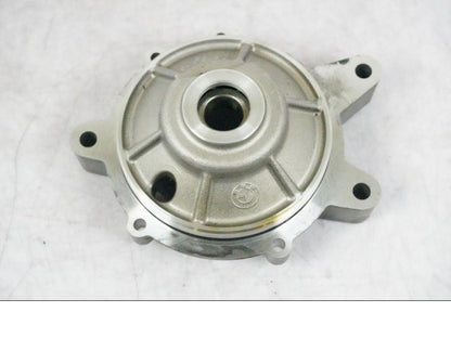 Höger sida på Generator från en BMW K 1200 S -2005 motorcykel.