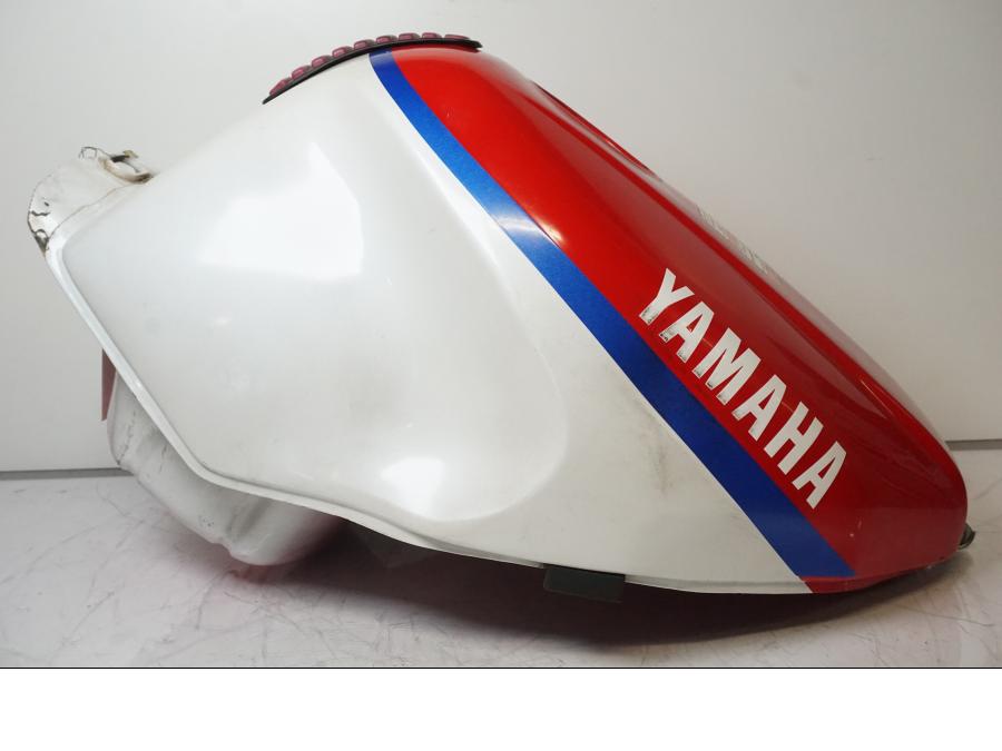Vänster sida på Bensintank från en Yamaha FZR 1000 -1991 motorcykel.