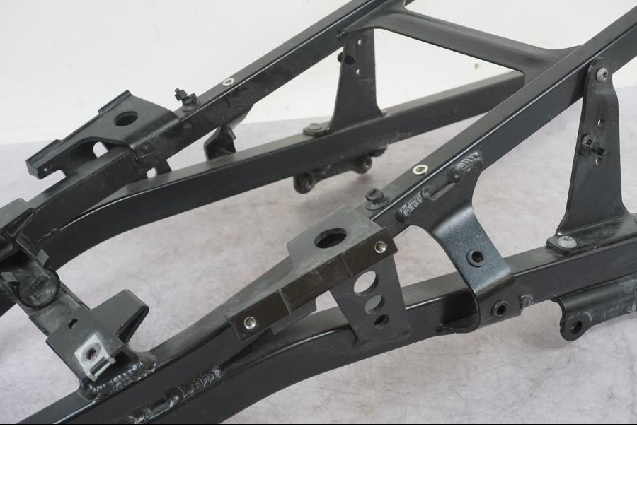 Vänster sida på Bakram från en BMW K 1600 GTL -2015 motorcykel.