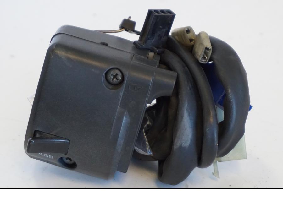 Höger sida på Styrelreglage från en Yamaha YZF 1000 R -1997 motorcykel.