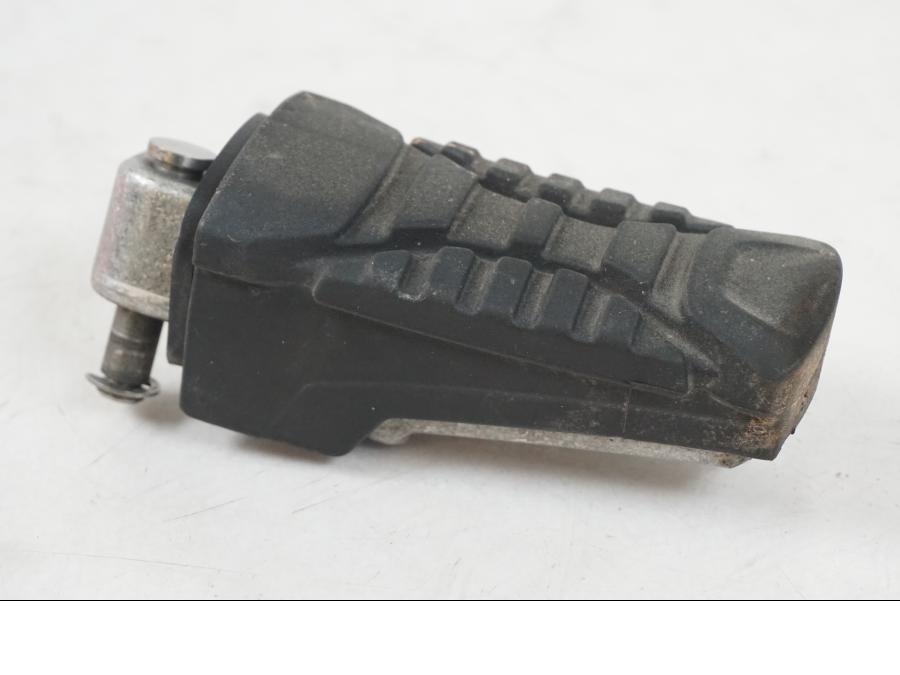 Framsidan på Fotpinne från en BMW R 1250 GS -2021 motorcykel.