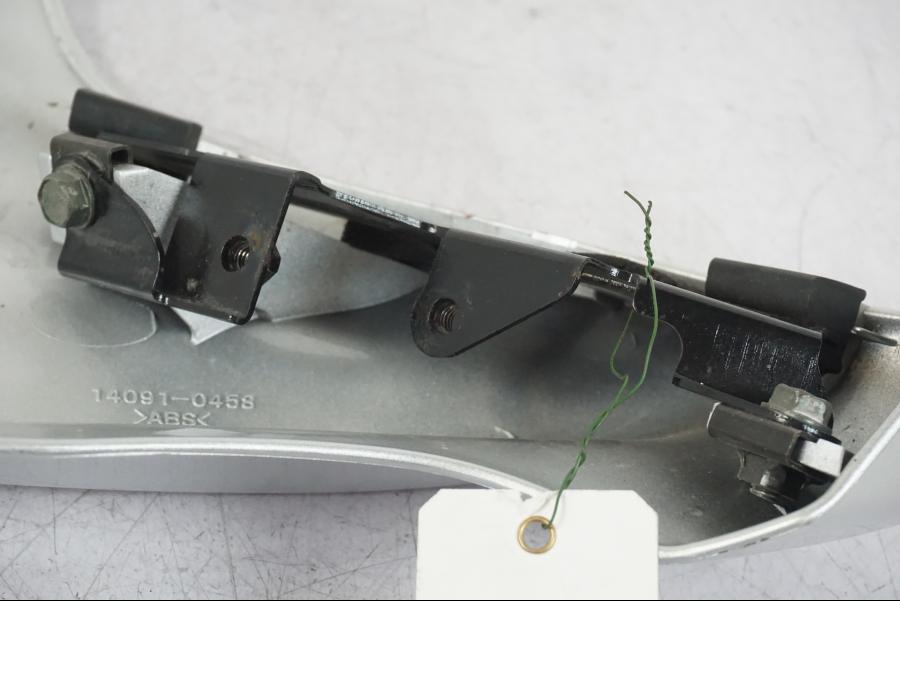 Snett uppifrån på Strålkastarkåpa från en Kawasaki ER-6N -2007 motorcykel.