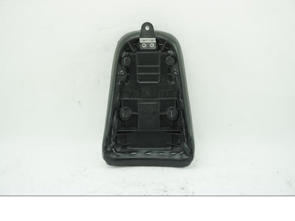 Baksidan på Sadel från en Suzuki M 800 -2009 motorcykel.