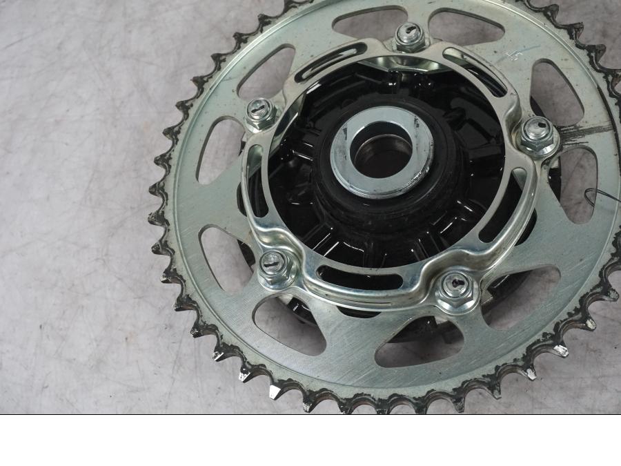 Baksidan på Drevfäste från en Yamaha MT-09 -2024 motorcykel.