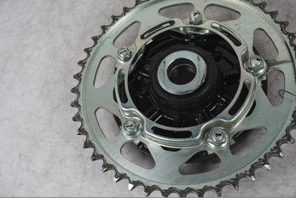 Baksidan på Drevfäste från en Yamaha MT-09 -2024 motorcykel.