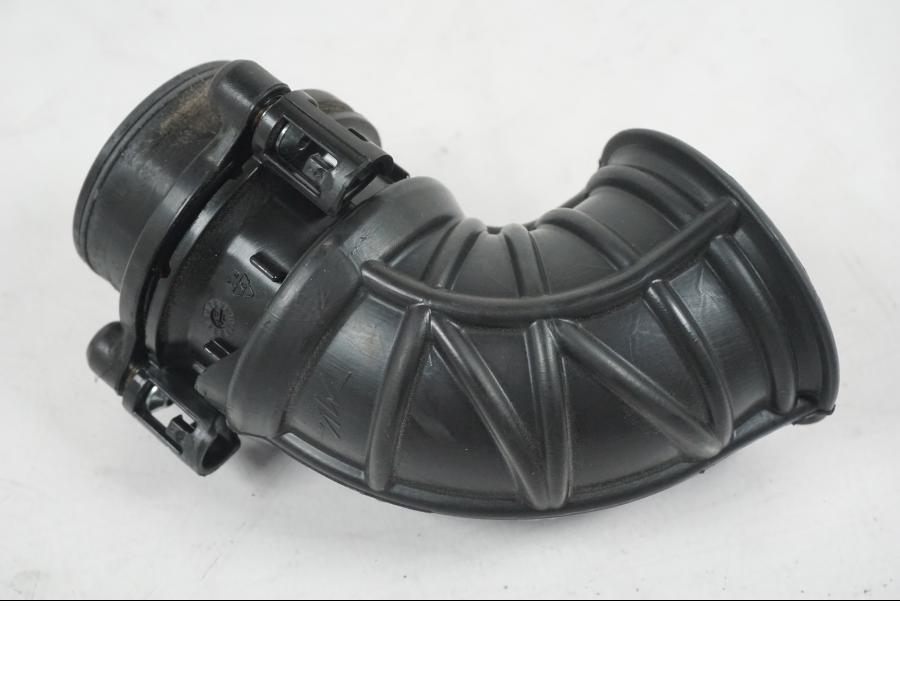 Höger sida på Luftrör från en MV Agusta Dragster -2014 motorcykel.