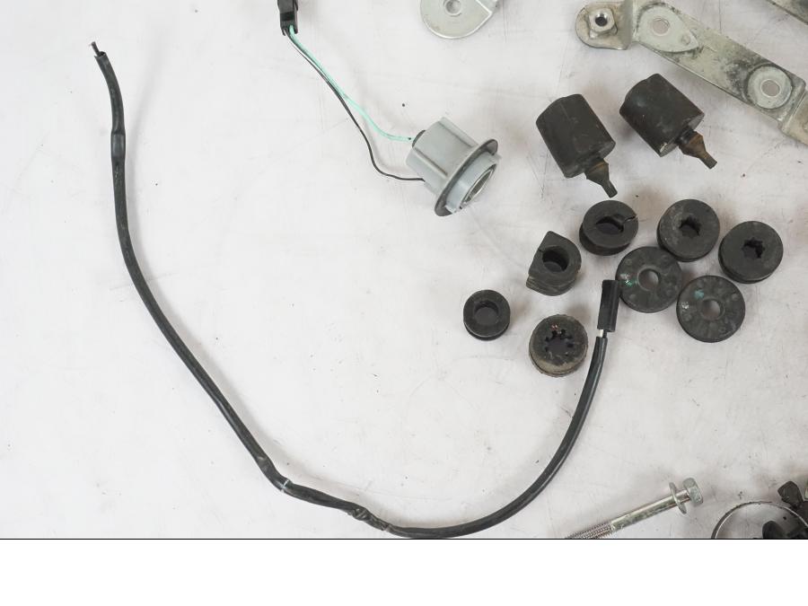 Vänster sida på Skruv / Mutter etc från en Suzuki GSX-R 750 -2007 motorcykel.