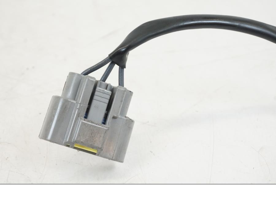 Baksidan på Generator från en Triumph Speed Triple -2021 motorcykel.