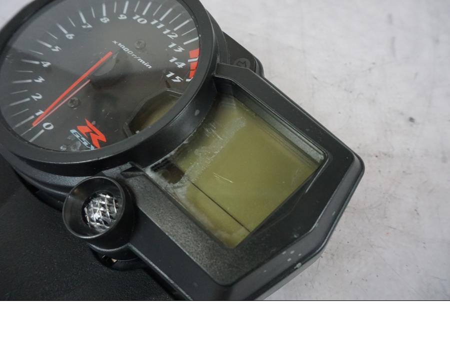 Vänster sida på Instrumentpanel från en Suzuki GSX-R 1000 -2005 motorcykel.