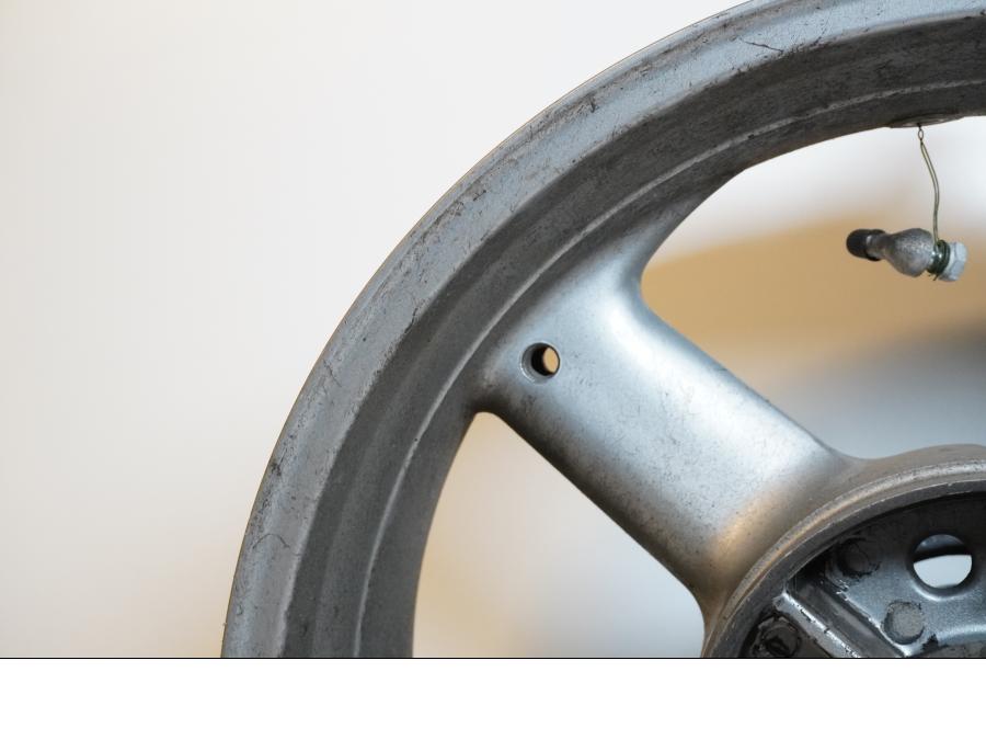 Extrabild4 på Fälg från en Triumph TT 600 -2001 motorcykel.