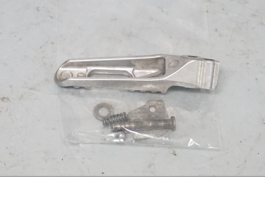 Baksidan på Fotpinne från en Honda CBR 1000 RR -2004 motorcykel.