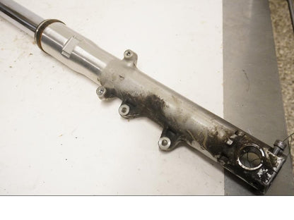 Vänster sida på Gaffelben från en Honda VT 1100 C -2000 motorcykel.