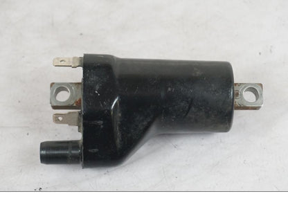 Snett nerifrån på Tändspole från en Suzuki SV 650 -1999 motorcykel.