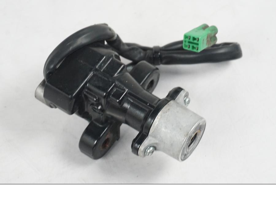 Extrabild5 på <p>Låssats från Suzuki SV 1000 S 2004.</p>

<p>1st nyckel, tanklock, sadellås och tändningslås.</p> motorcykel.