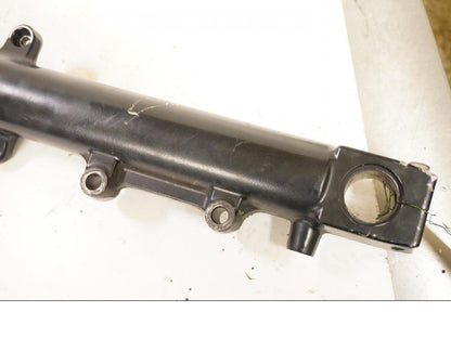 Baksidan på Gaffelben från en Kawasaki ZR-X 1200 S -2001 motorcykel.