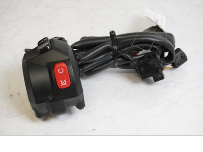 Baksidan på Styrelreglage från en Triumph Tiger -2012 motorcykel.