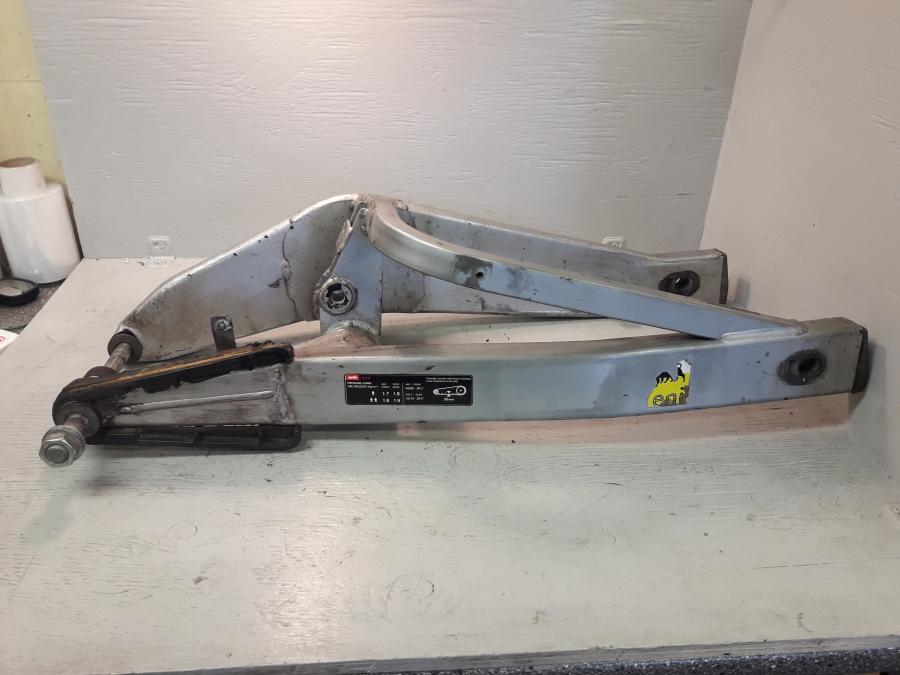 Baksidan på Sving från en Aprilia RS 125 -2017 motorcykel.