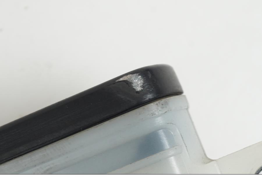 Snett nerifrån på Bromsvätskebehållare från en Suzuki GSX-R 1000 -2007 motorcykel.